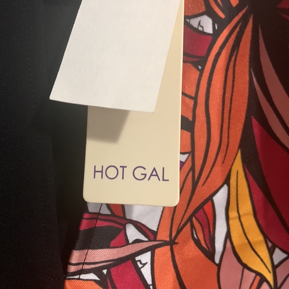 Dresses - Picture 7 of 8